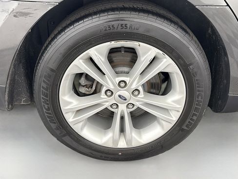 Used 2017 Ford Taurus SE image 32