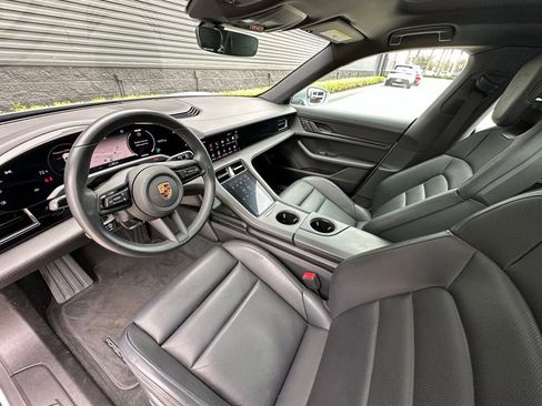 Used 2024 Porsche Taycan image 4