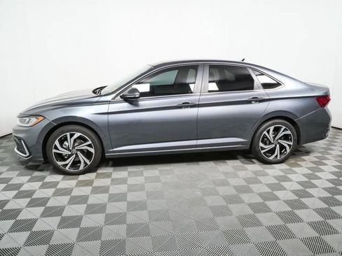 Used 2025 Volkswagen Jetta SEL FWD image 3