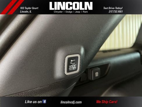 New 2025 Jeep Grand Cherokee Limited w/ Black Appearance Package image 17