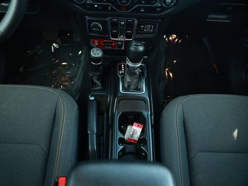 Used 2025 Jeep Wrangler Willys 4xe image 30