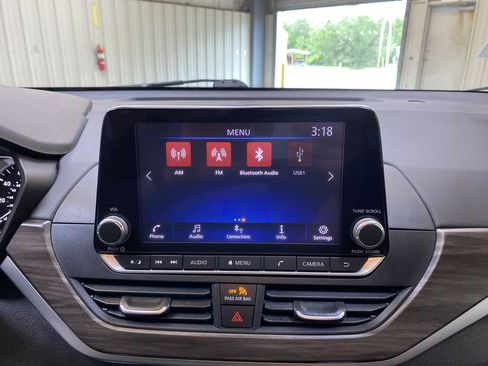 Used 2025 Nissan Altima 2.5 SV FWD image 35