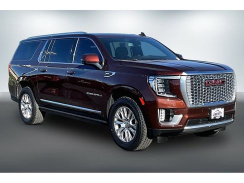 Used 2022 GMC Yukon XL Denali AWD/4WD image 3