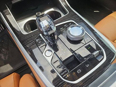 Used 2022 BMW X7 xDrive40i w/ M Sport Package AWD/4WD image 15