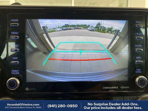 Used 2020 Toyota Highlander LE FWD image 12