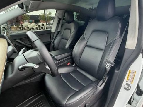 Used 2022 Tesla Model Y Long Range AWD/4WD image 24