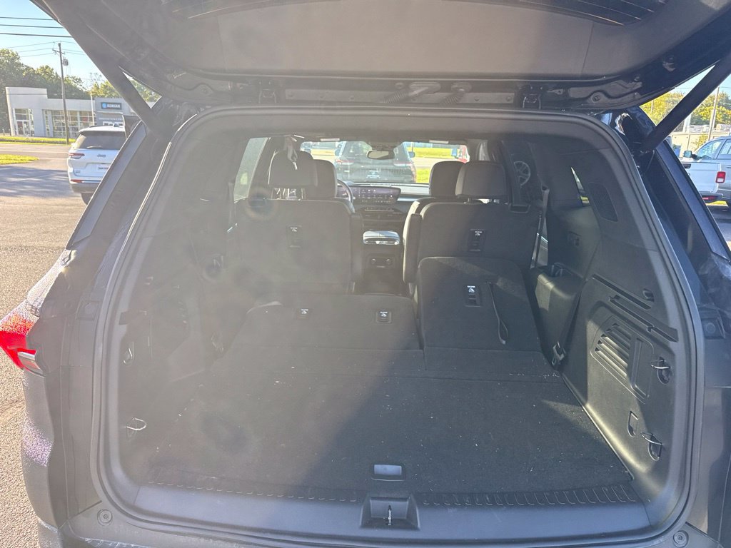 Used 2025 Buick Enclave Preferred w/ Trailering Package, 5000 lbs. AWD/4WD image 19