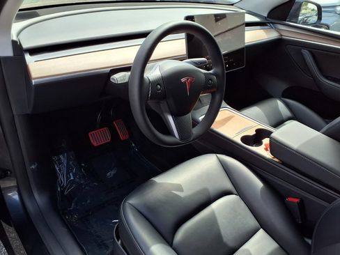 Used 2025 Tesla Model Y Long Range AWD/4WD image 4