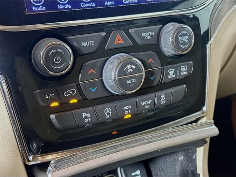 Used 2019 Jeep Grand Cherokee Limited RWD image 24