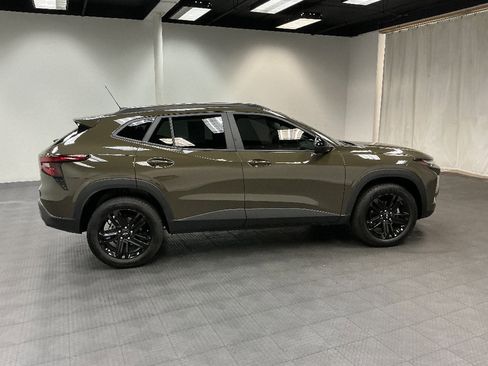 Used 2024 Chevrolet Trax ACTIV w/ Sunroof Package FWD image 8