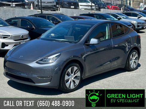 Used 2022 Tesla Model Y Long Range AWD/4WD image 1