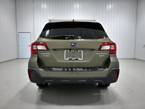 Used 2018 Subaru Outback 3.6R Touring w/ Popular Package #3 AWD/4WD image 33