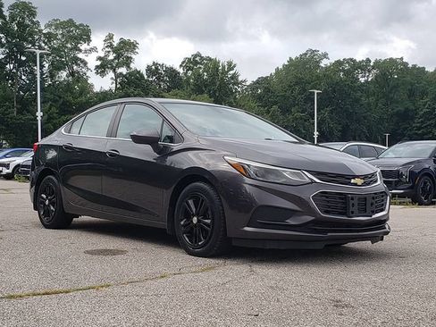 Used 2017 Chevrolet Cruze LT FWD image 8