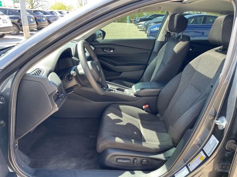 Used 2023 Honda Accord EX image 8