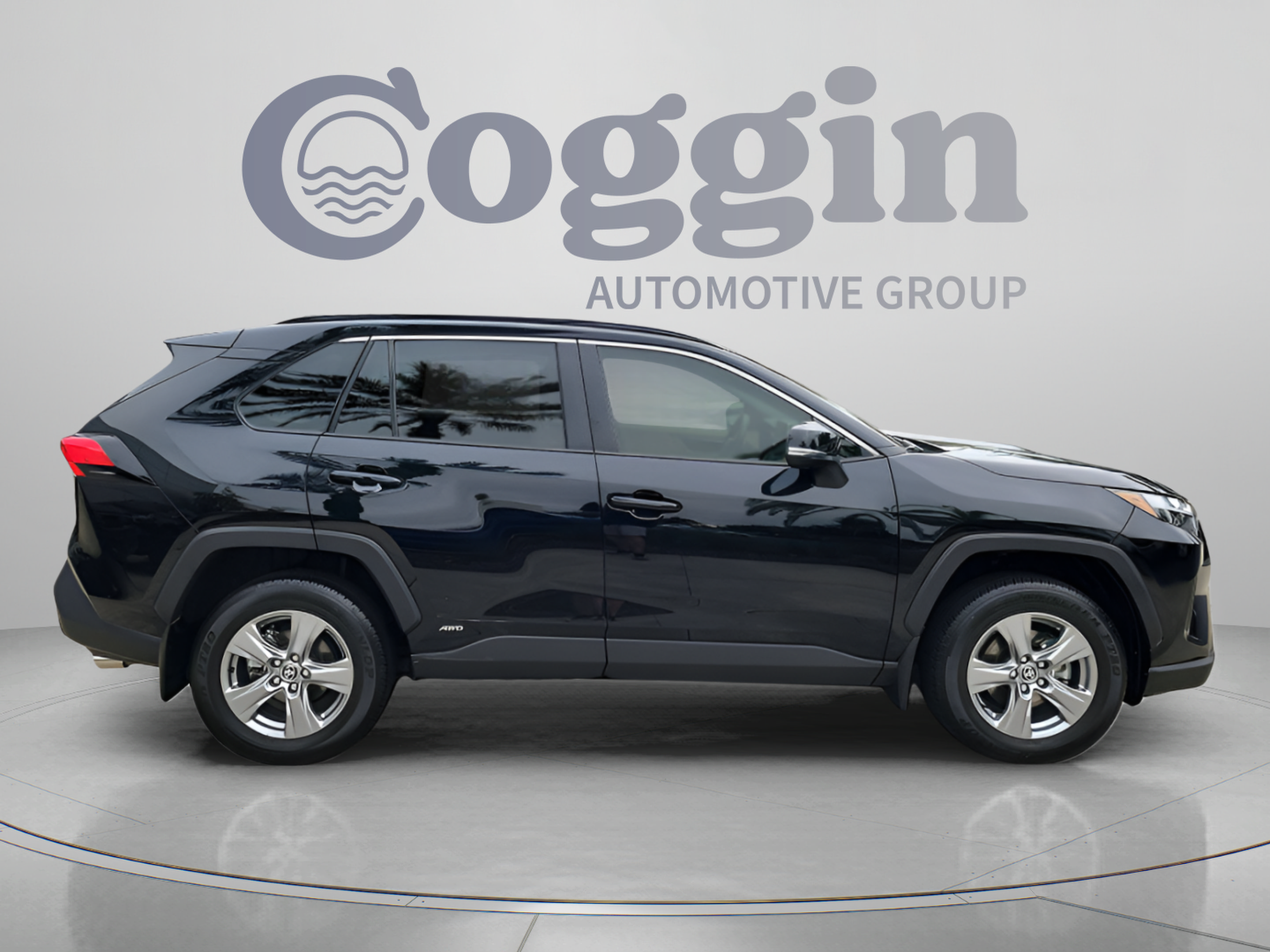 Used 2025 Toyota RAV4 LE AWD/4WD image 5
