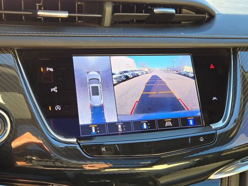 Used 2024 Cadillac XT6 Sport w/ Technology Package image 18