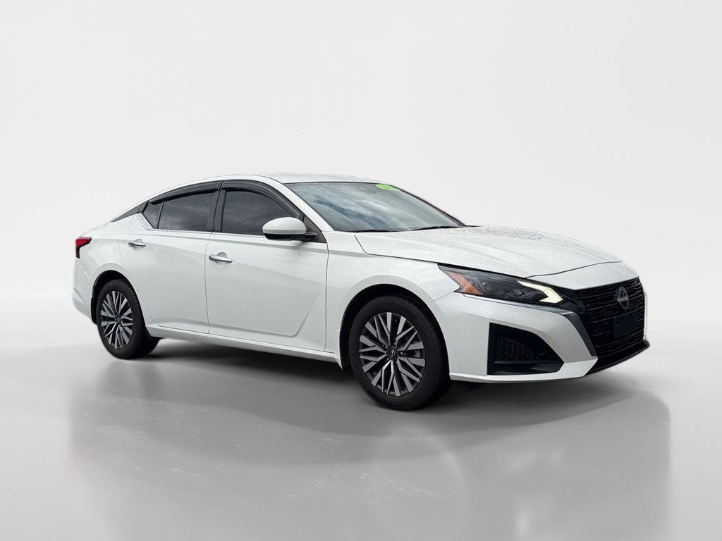 Used 2023 Nissan Altima 2.5 SV AWD/4WD image 7