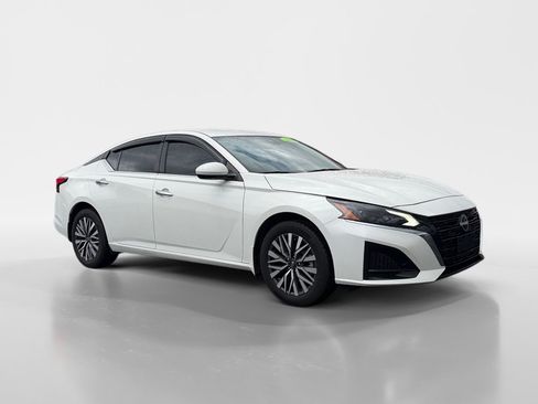 Used 2023 Nissan Altima 2.5 SV AWD/4WD image 7