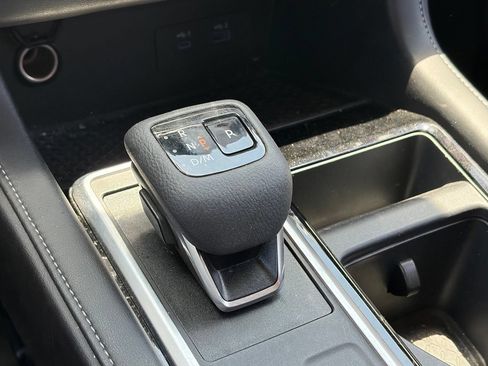 Used 2025 Nissan Pathfinder SV FWD image 9