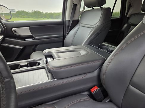 Used 2025 Ford Expedition Active AWD/4WD image 35