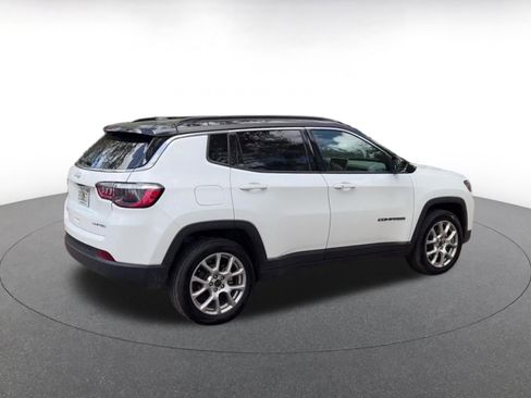 Used 2025 Jeep Compass Limited image 15