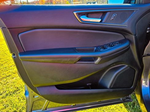 Used 2022 Ford Edge SE w/ Black Appearance Package image 10