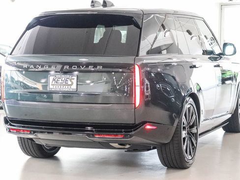 Used 2025 Land Rover Range Rover SE AWD/4WD image 4