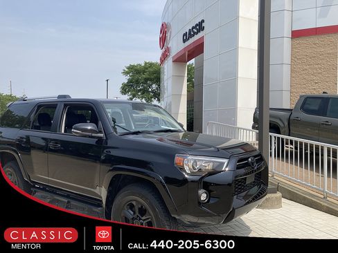 Used 2024 Toyota 4Runner SR5 Premium w/ Moonroof Package AWD/4WD image 1