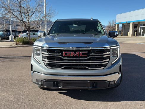 Used 2024 GMC Sierra 1500 SLT image 2
