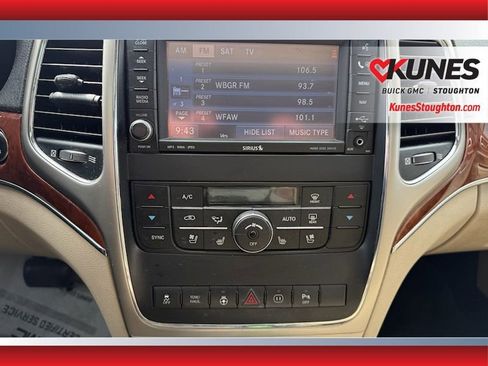 Used 2011 Jeep Grand Cherokee Limited w/ Luxury Group II AWD/4WD image 21