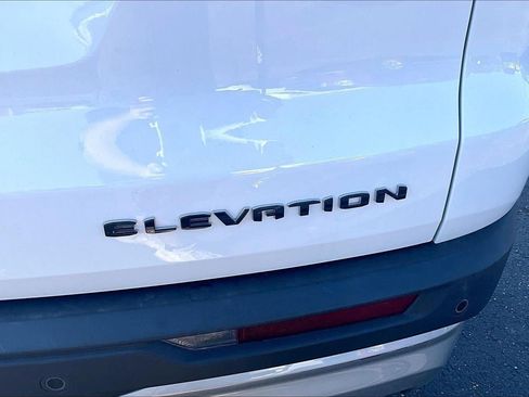 Used 2025 GMC Acadia Elevation FWD image 8