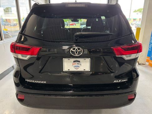Used 2019 Toyota Highlander XLE AWD/4WD image 8