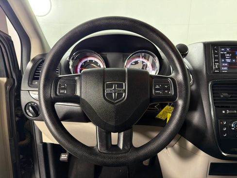 Used 2020 Dodge Grand Caravan SE FWD image 15
