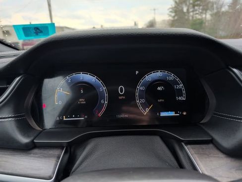 Used 2025 Jeep Grand Cherokee Limited image 19