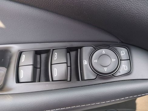 Used 2023 Buick Enclave Essence image 22