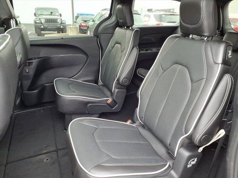 New 2026 Chrysler Pacifica Limited w/ S Appearance Package image 16