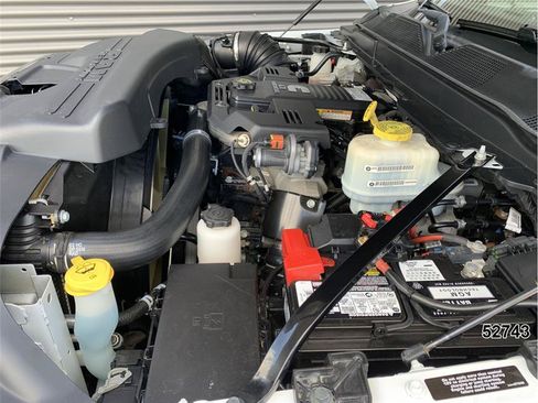 Used 2021 RAM 5500 4x4 Crew Cab image 11