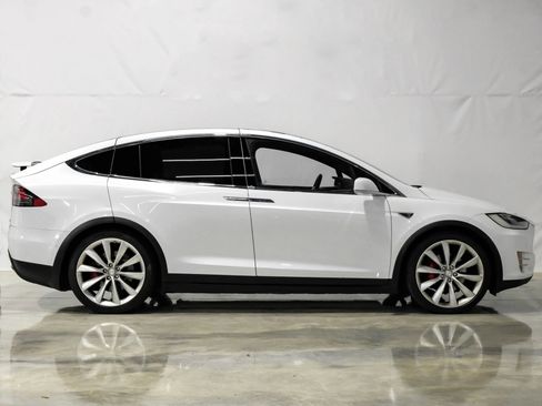 Used 2016 Tesla Model X P90D image 5