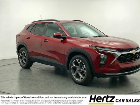 Used 2025 Chevrolet Trax LT w/ LT Convenience Package image 1