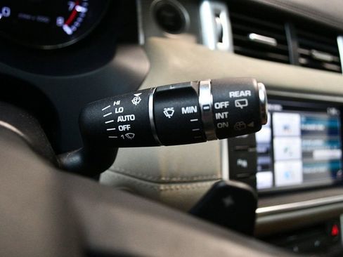 Used 2015 Land Rover Range Rover Evoque Pure Plus image 65