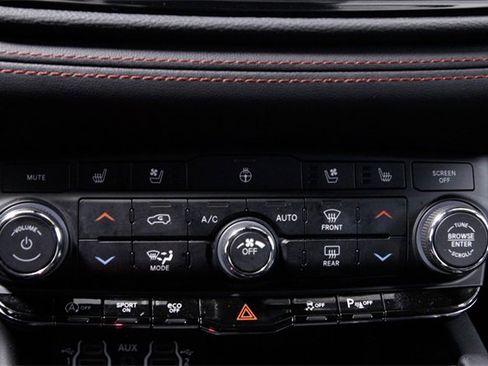 Used 2024 Dodge Durango GT image 31