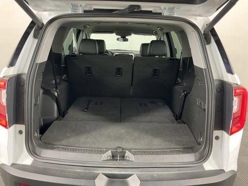 Used 2023 GMC Acadia SLT image 30