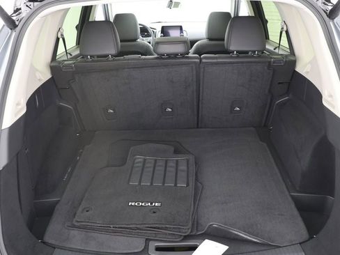 Used 2023 Nissan Rogue SV w/ SV Premium B Package image 32