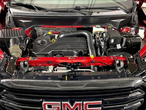 Used 2024 GMC Terrain SLE w/ Driver Convenience Package FWD image 12