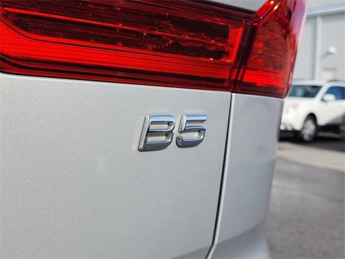 Used 2023 Volvo XC60 B5 Ultimate image 5