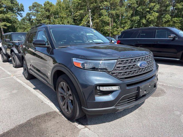 Used 2022 Ford Explorer XLT w/ Equipment Group 202A AWD/4WD image 2