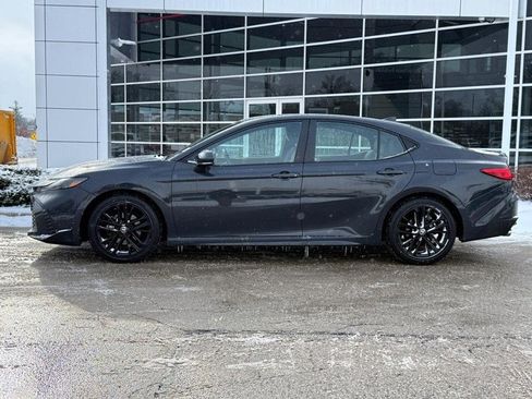 Used 2025 Toyota Camry SE image 6