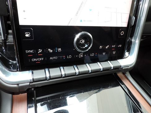 Certified 2025 GMC Yukon XL Denali AWD/4WD image 23