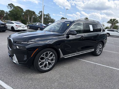Used 2025 BMW X7 xDrive40i AWD/4WD image 4