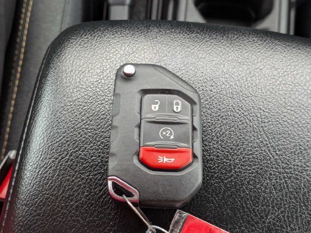 Used 2024 Jeep Wrangler Unlimited AWD/4WD image 30